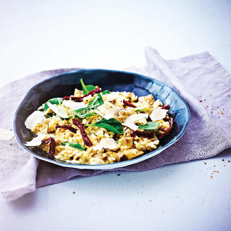 Tupperware Risotto med svampe, soltørrede tomater og baby spinatblade 