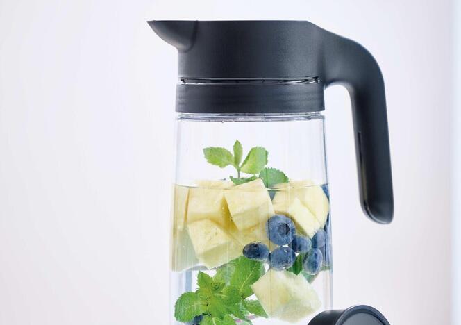 Tupperware Vand med ananas, blåbær og mynte 